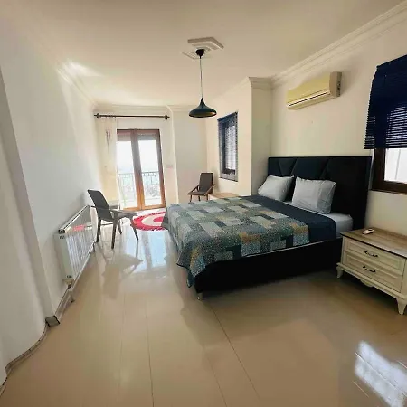 Deniz Manzarali Tas فيلة