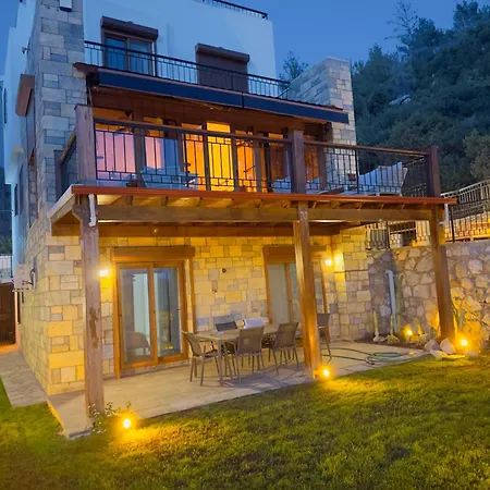 Deniz Manzarali Tas Villa *