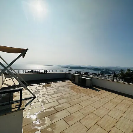 Deniz Manzarali Tas Villa