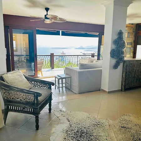 Deniz Manzarali Tas Villa *