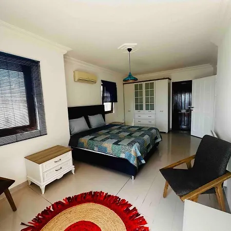 Deniz Manzarali Tas *