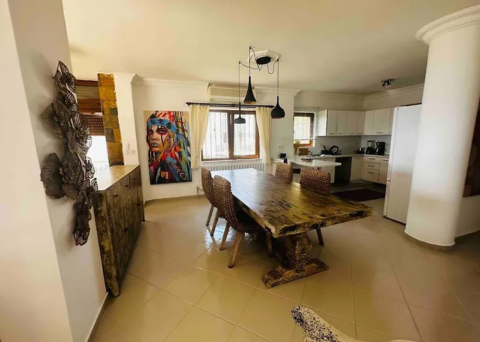 Deniz Manzarali Tas Αλικαρνασσός