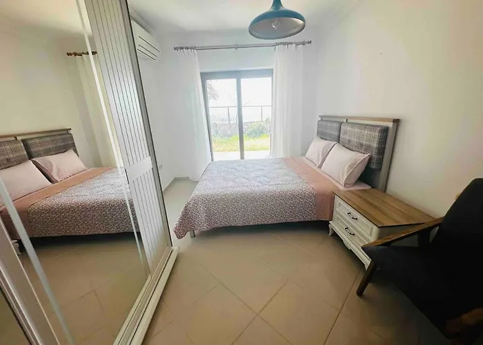 Deniz Manzarali Tas *