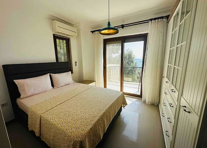 Deniz Manzarali Tas Villa *