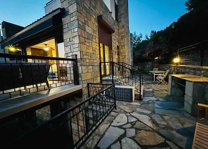 Deniz Manzarali Tas Αλικαρνασσός