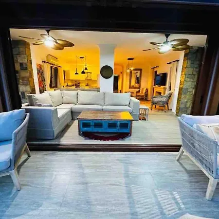 Deniz Manzarali Tas Вилла