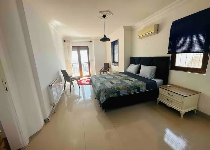 Deniz Manzarali Tas Villa